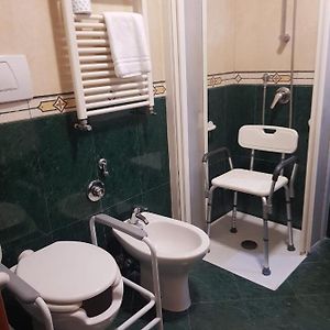 Kamer met Twee Aparte Bedden de Toegang voor Gehandicapten
